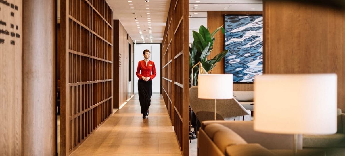 Cathay riapre il gioiellino di Hong Kong: rinnovata la lounge The Bridge