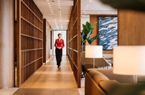 Cathay riapre il gioiellino di Hong Kong: rinnovata la lounge The Bridge