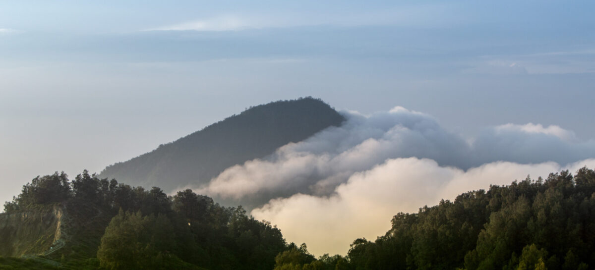 Bali, erutta il vulcano Lewotobi: aerei in tilt