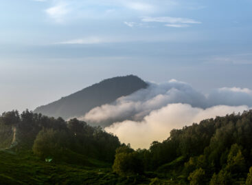 Bali, erutta il vulcano Lewotobi: aerei in tilt