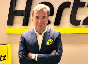 Hertz, festa per i 65 anni in Italia (con il profumo brandizzato)