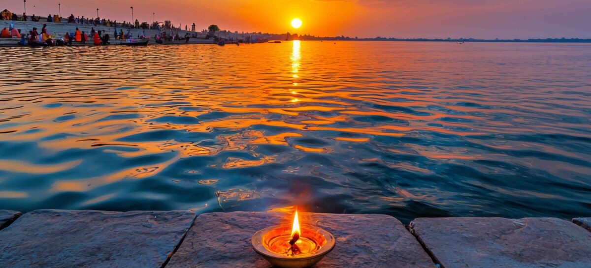 India, crolla un ponte sul fiume Indrayani: turisti coinvolti