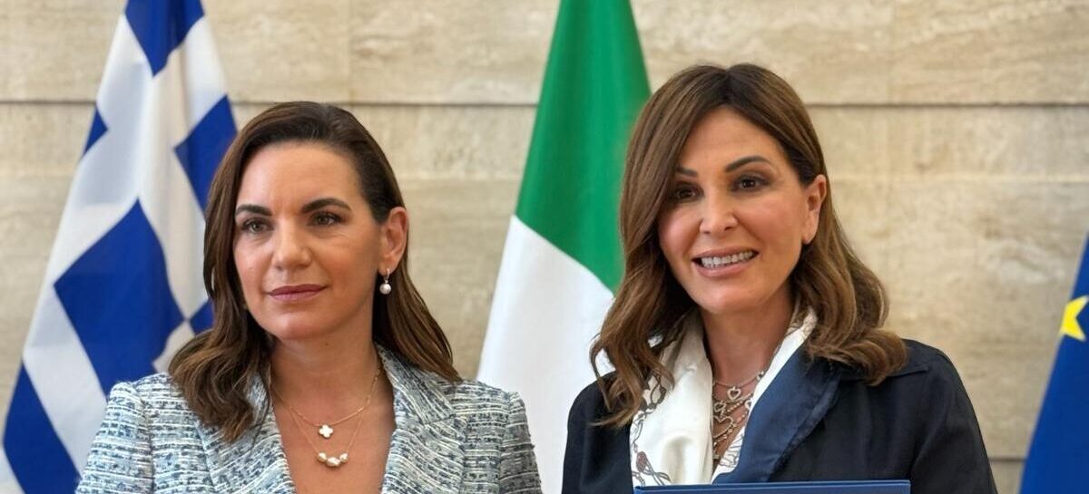 Italia-Grecia, patto per il turismo: la firma di Santanchè