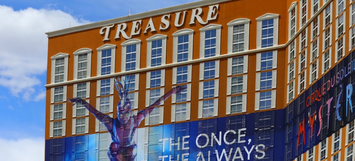 Las Vegas, le insegne Accor sull’hotel Treasure Island