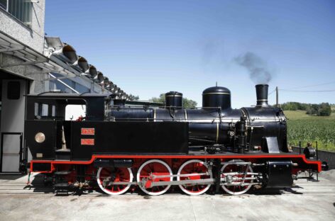 Trenord riporta sui binari una locomotiva a vapore del Novecento