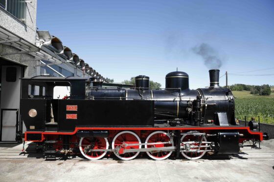 Trenord riporta sui binari una locomotiva a vapore del Novecento