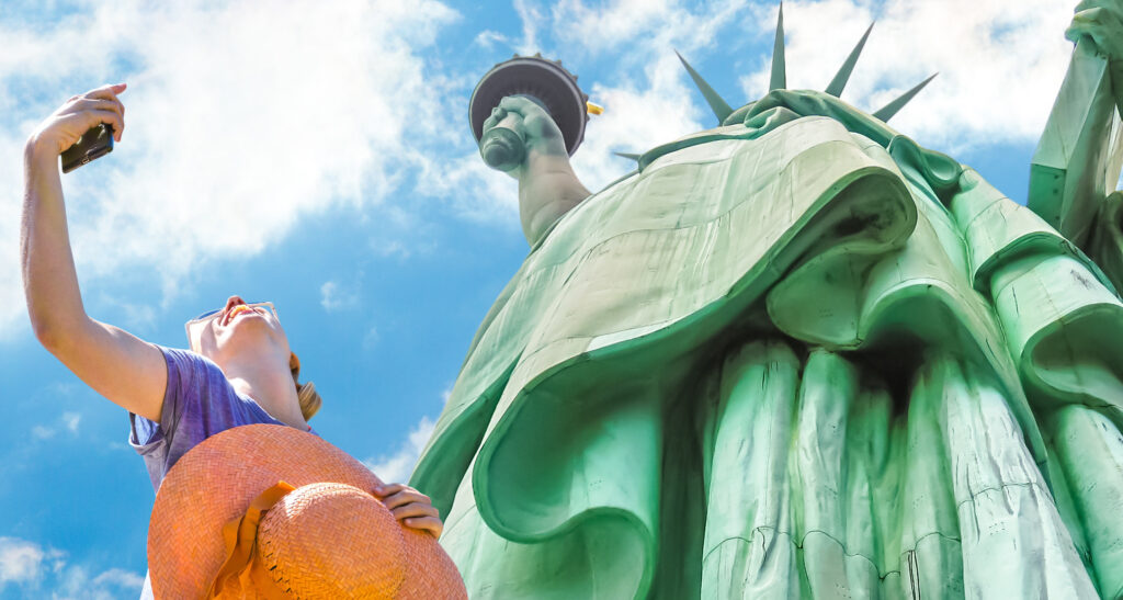 statua della libertà usa stati uniti new york selfie adobe