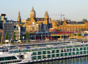 E ora Amsterdam limita le crociere fluviali