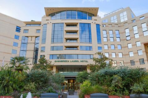 Barcelò debutta in Francia: acquisito l’Evergreen Laurel di Parigi