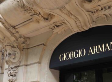 Armani e i suoi hotel di lusso: anche il turismo piange