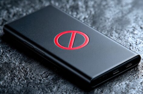 Power bank in volo: scatta il divieto Emirates