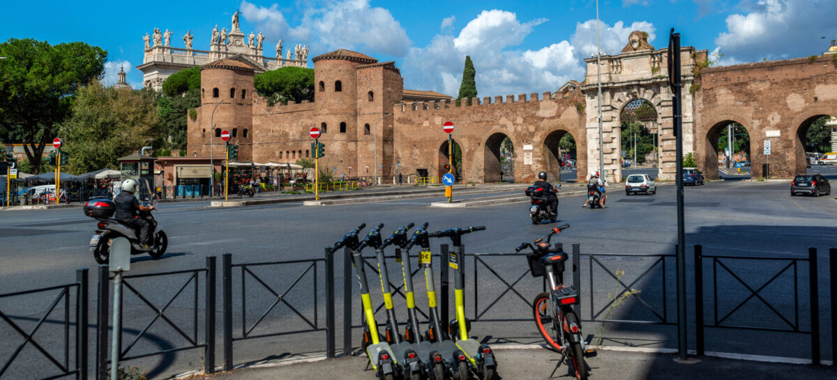 Roma, l’Antitrust indaga su e-bike e monopattini elettrici in sharing