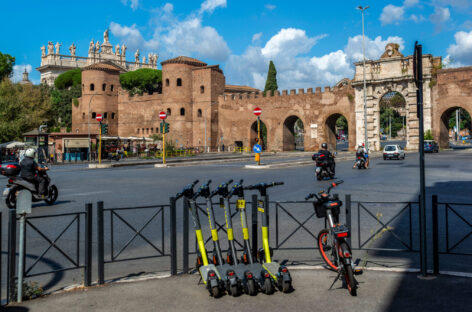 Roma, l’Antitrust indaga su e-bike e monopattini elettrici in sharing