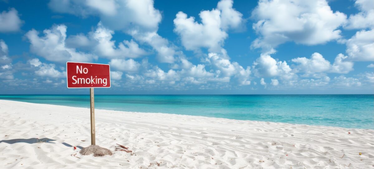 Maldive, divieto di fumo per i turisti più giovani