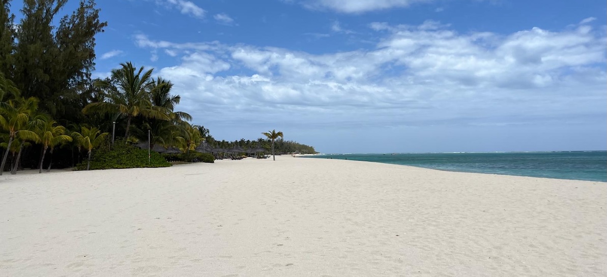 Mauritius beach ladv