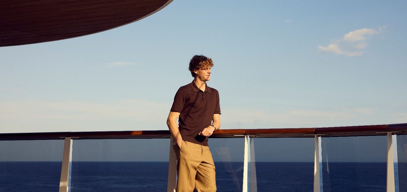EXPLORA JOURNEYS ACCOGLIE JANNIK SINNER A BORDO DI EXPLORA II A MONACO