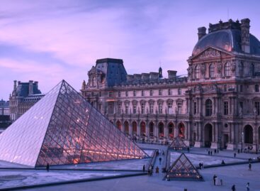 Parigi, Louvre a rischio chiusura il 15 dicembre
