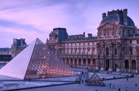Parigi, Louvre a rischio chiusura il 15 dicembre