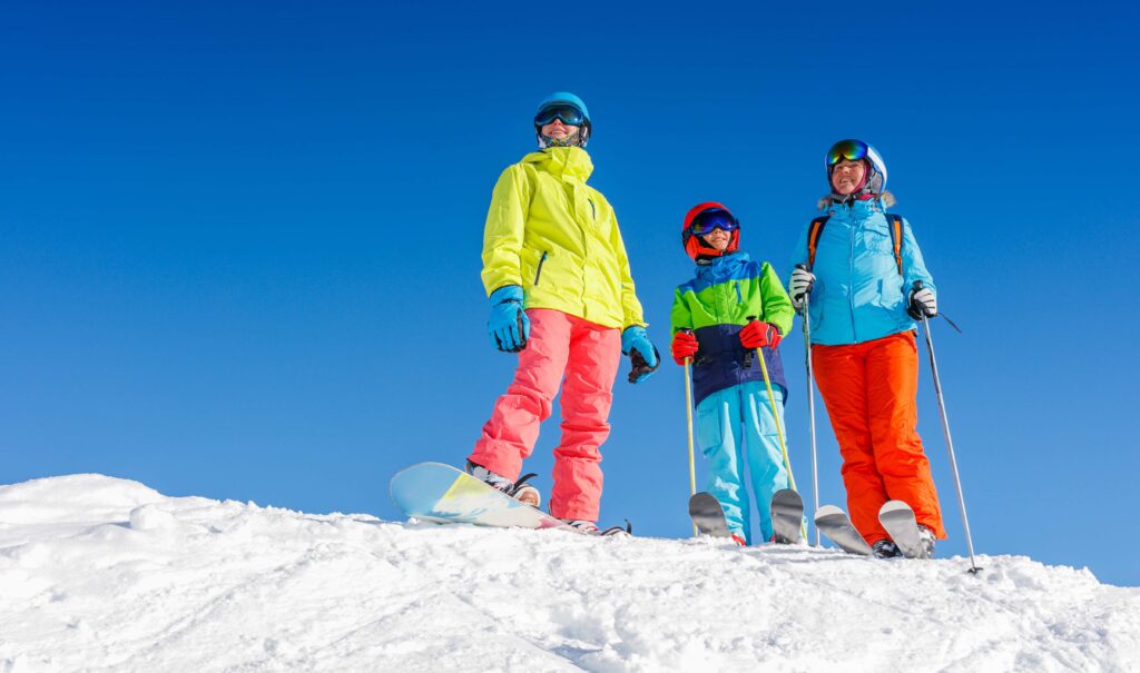 sci famiglia neve montagna skipass adobe