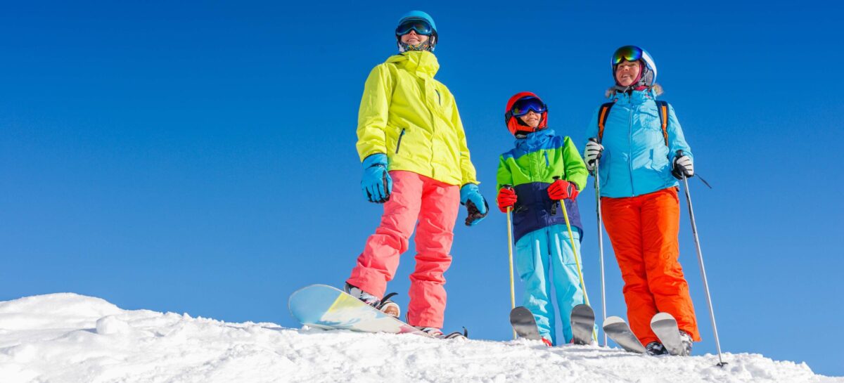 Skipass a peso d’oro: fino a 260 euro al giorno a famiglia