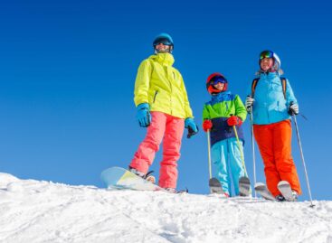 Skipass a peso d’oro: fino a 260 euro al giorno a famiglia