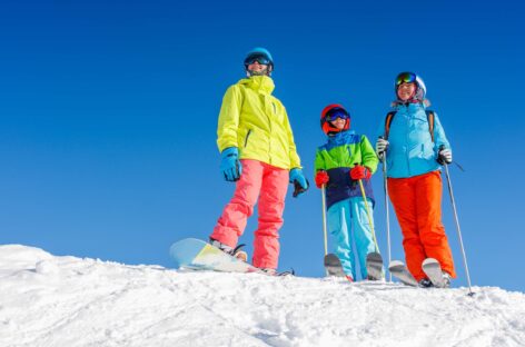 Skipass a peso d’oro: fino a 260 euro al giorno a famiglia