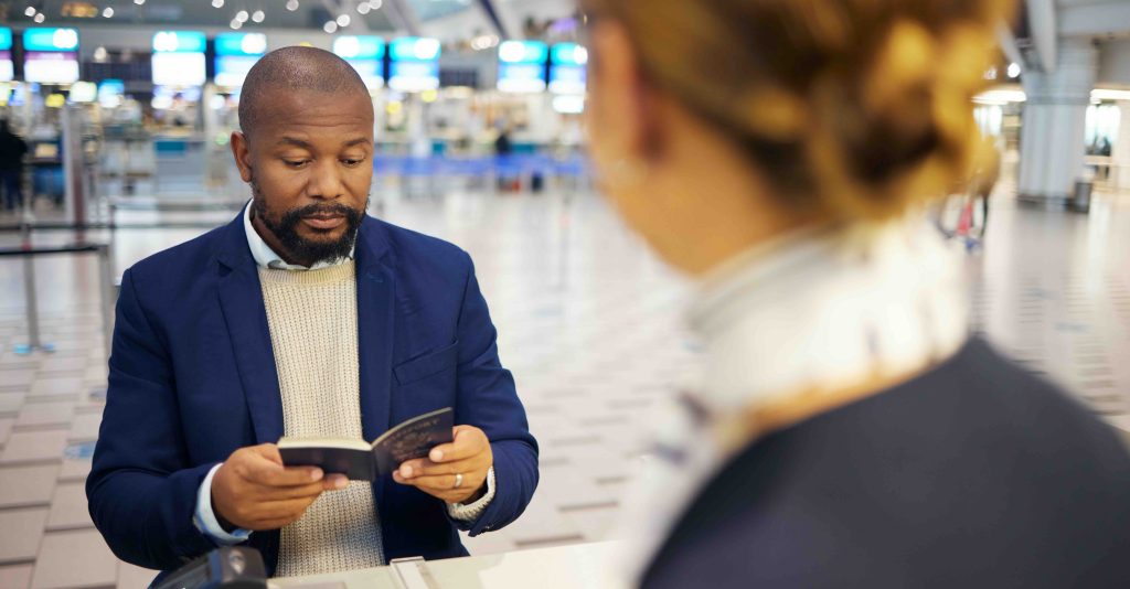 decreto flussi immigrazione immigrato aeroporto adobe