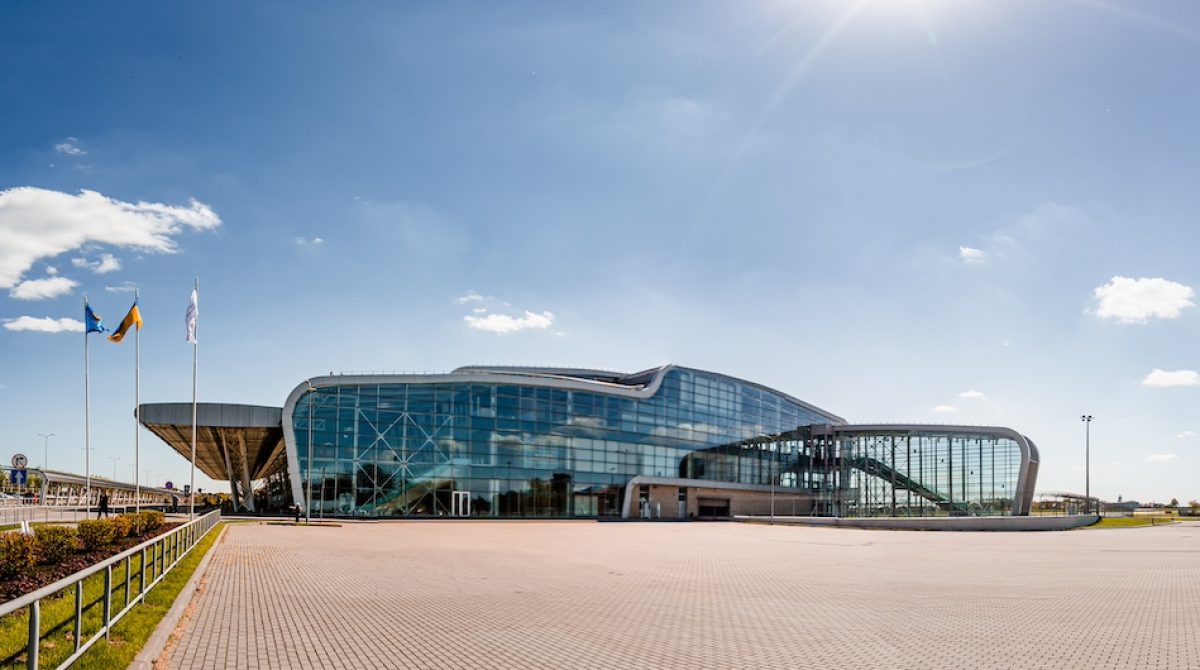 L’Ucraina prova a riaprire <br>lo spazio aereo