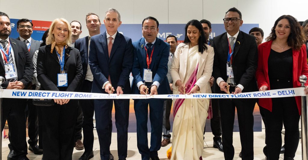 Taglio nastro evento Air India da uff st AdR