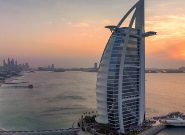 Dubai, il Burj Al Arab chiude per un anno e mezzo