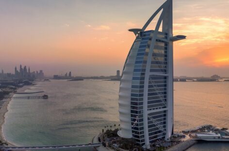 Dubai, il Burj Al Arab chiude per un anno e mezzo