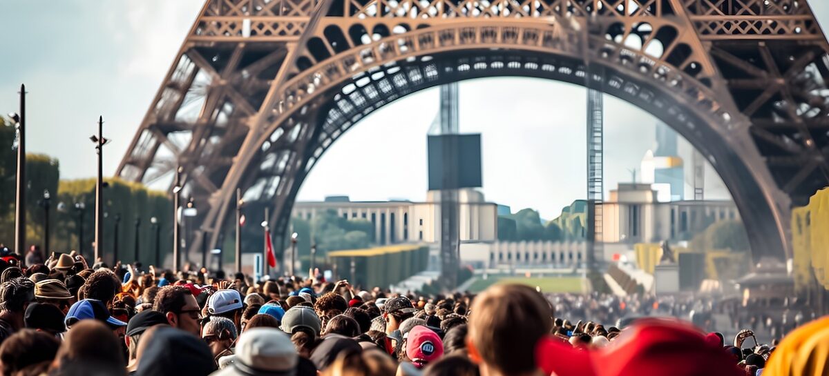 Tour Eiffel, si cambia: solo biglietti online per i gruppi dal 29 settembre