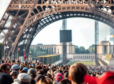 Tour Eiffel, si cambia: solo biglietti online per i gruppi dal 29 settembre