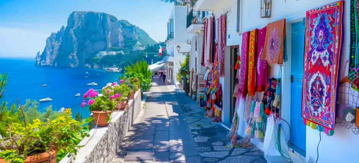 Capri, multe fino a 500 euro a chi “assale” i turisti