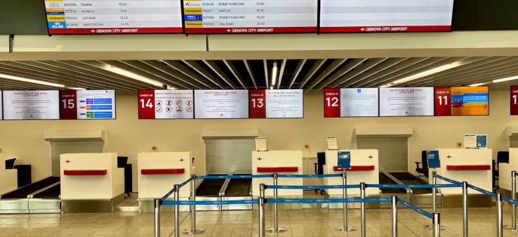 Primi nuovi desk check-in Aeroporto di Genova uff. stampa