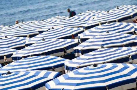 Grecia, ombrelloni vietati su 251 spiagge