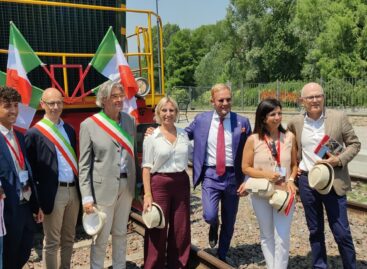 Treni storici: viaggio sulle carrozze cabrio della Ferrovia del Sebino