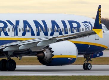 Ryanair taglia migliaia di voli e aumenta le tariffe