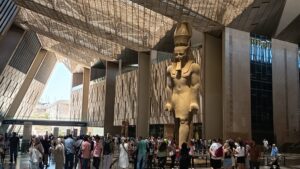 Gem, Hall con statua di Ramses II